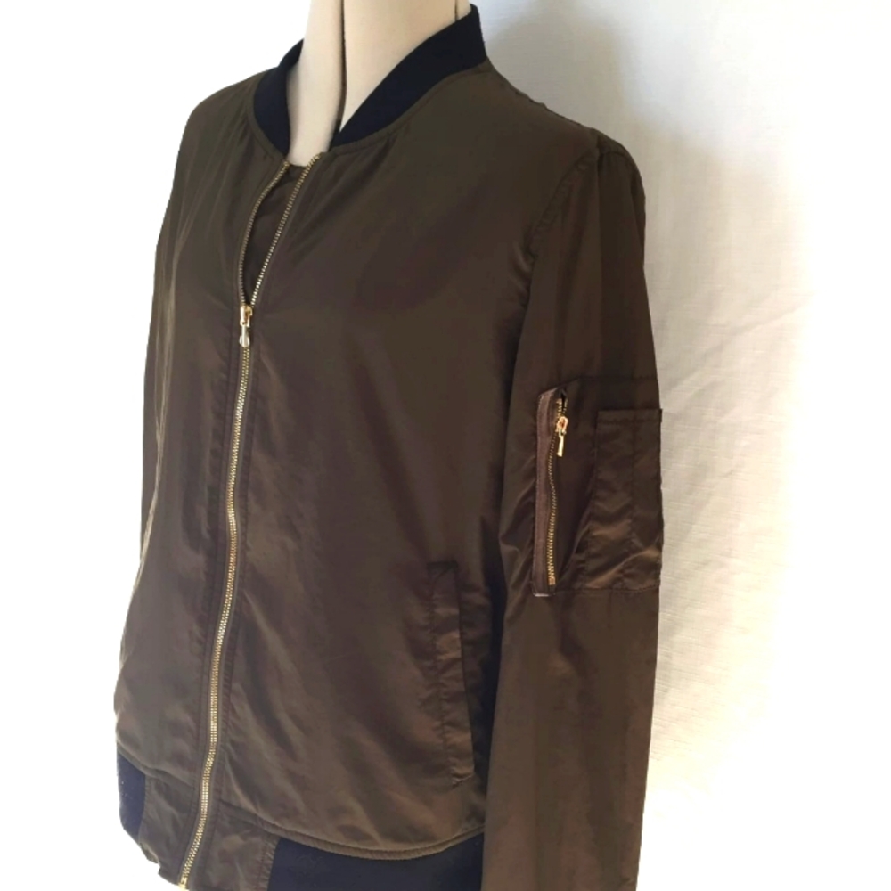 Zara light weight bomber jacket M army green